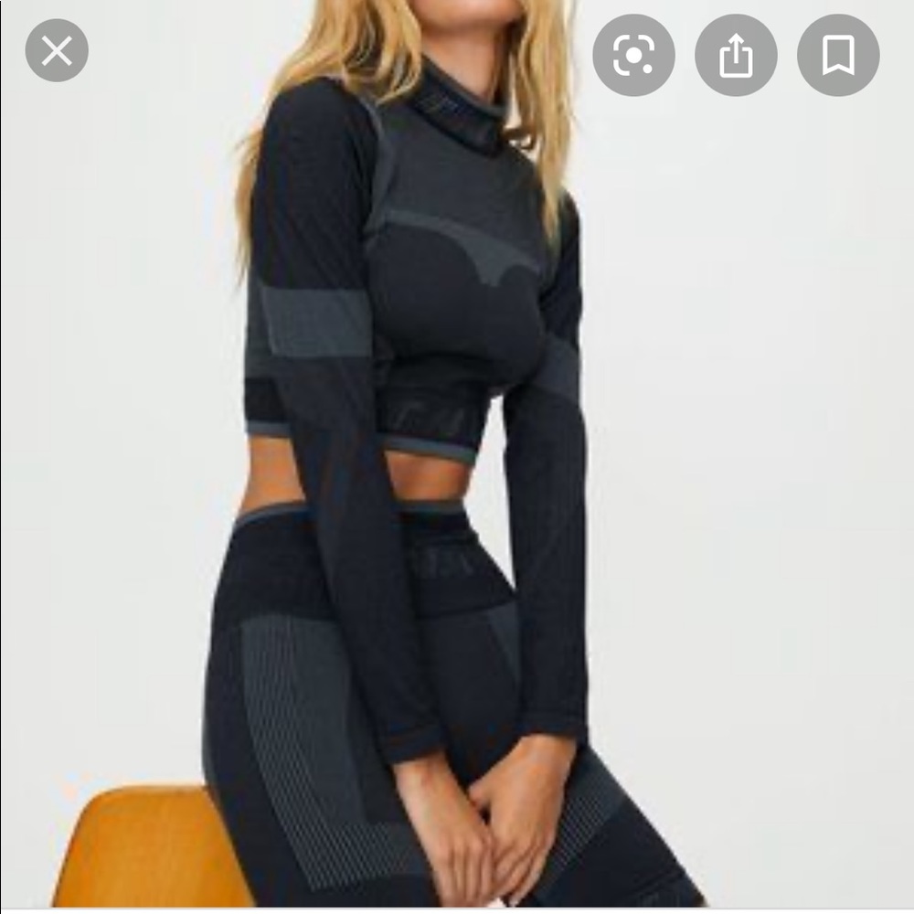 Artizia TNA crop top Ventura long sleeve